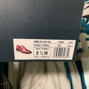 Beautiful like new Florsheim boys dress shoes size 8.5